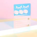 Skaidraus akrilo paletė